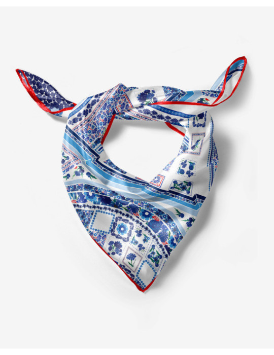 Carré de soie "Triomphe" Bleuet de France x Pétrusse